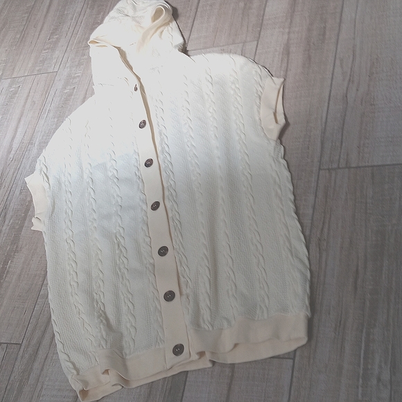 SIMPLE..SUZANNE BETRO..OVERSIZED BUTTON UP.. - Picture 1 of 8